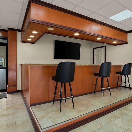 Econo Lodge Йемасси Экстерьер фото
