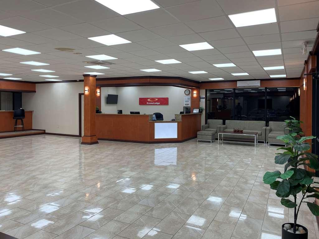 Econo Lodge Йемасси Интерьер фото