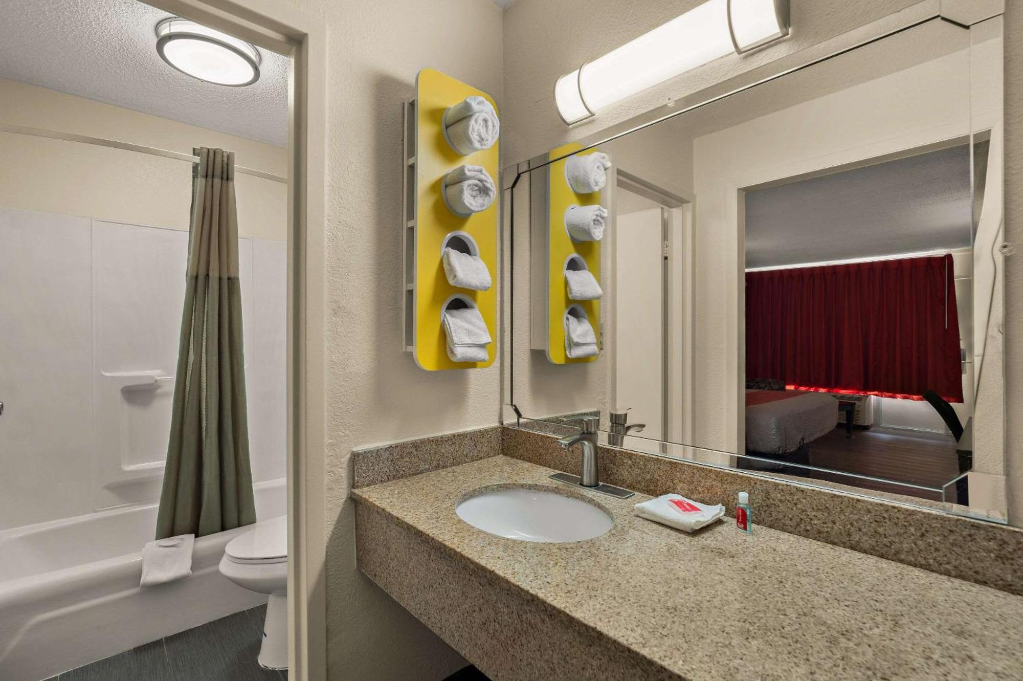 Econo Lodge Йемасси Экстерьер фото
