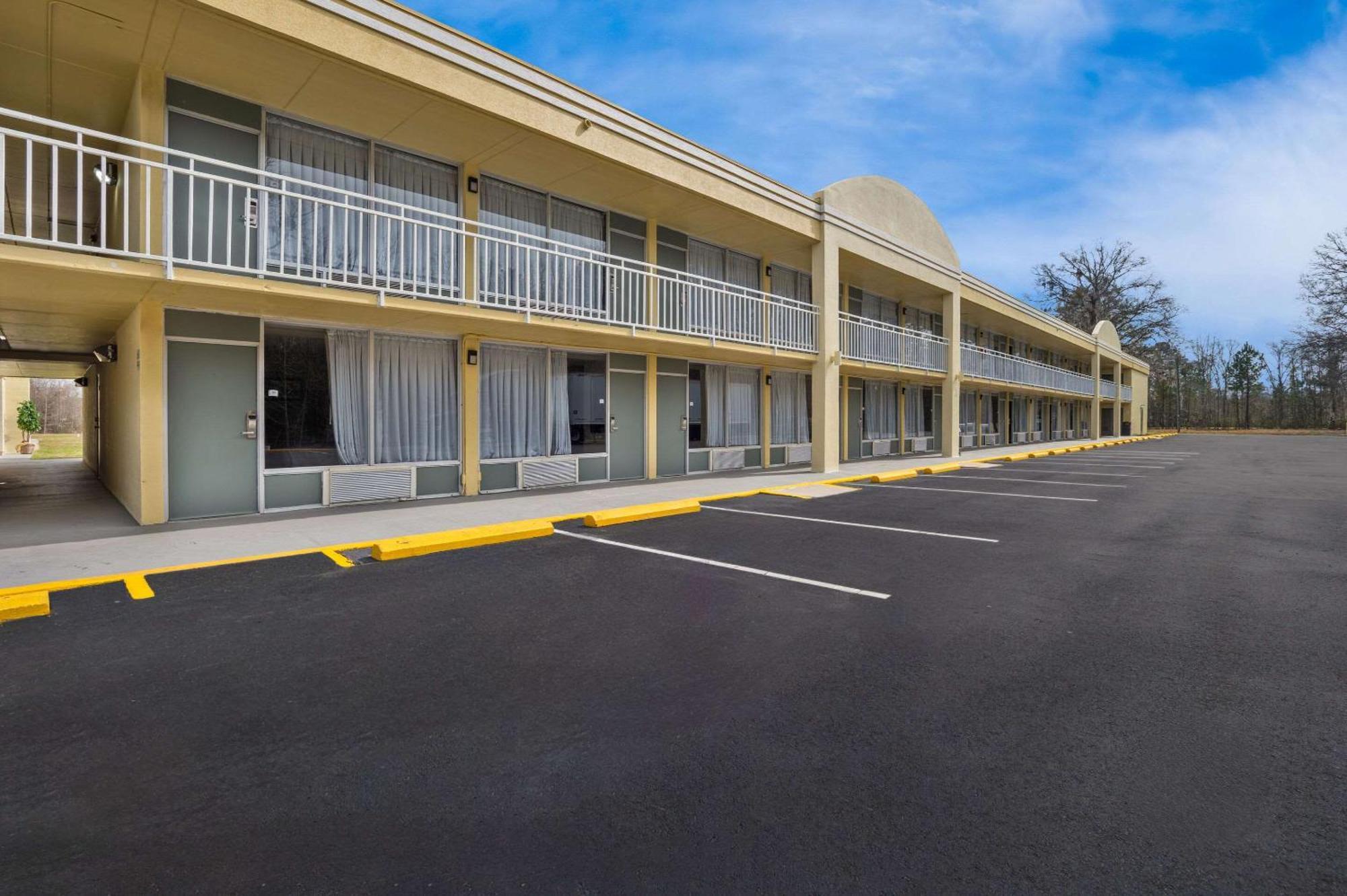 Econo Lodge Йемасси Экстерьер фото