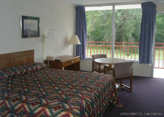 Econo Lodge Йемасси Номер фото