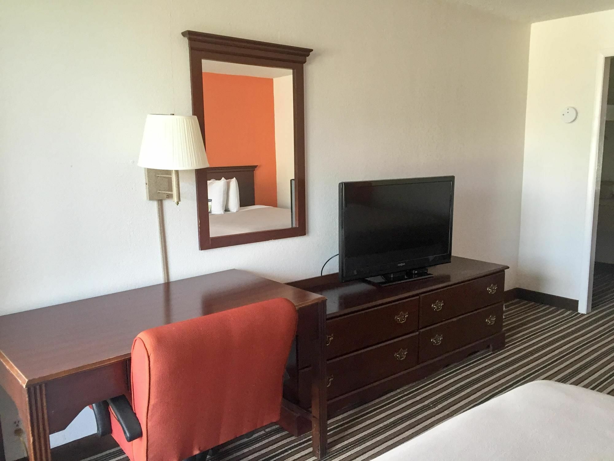 Econo Lodge Йемасси Экстерьер фото